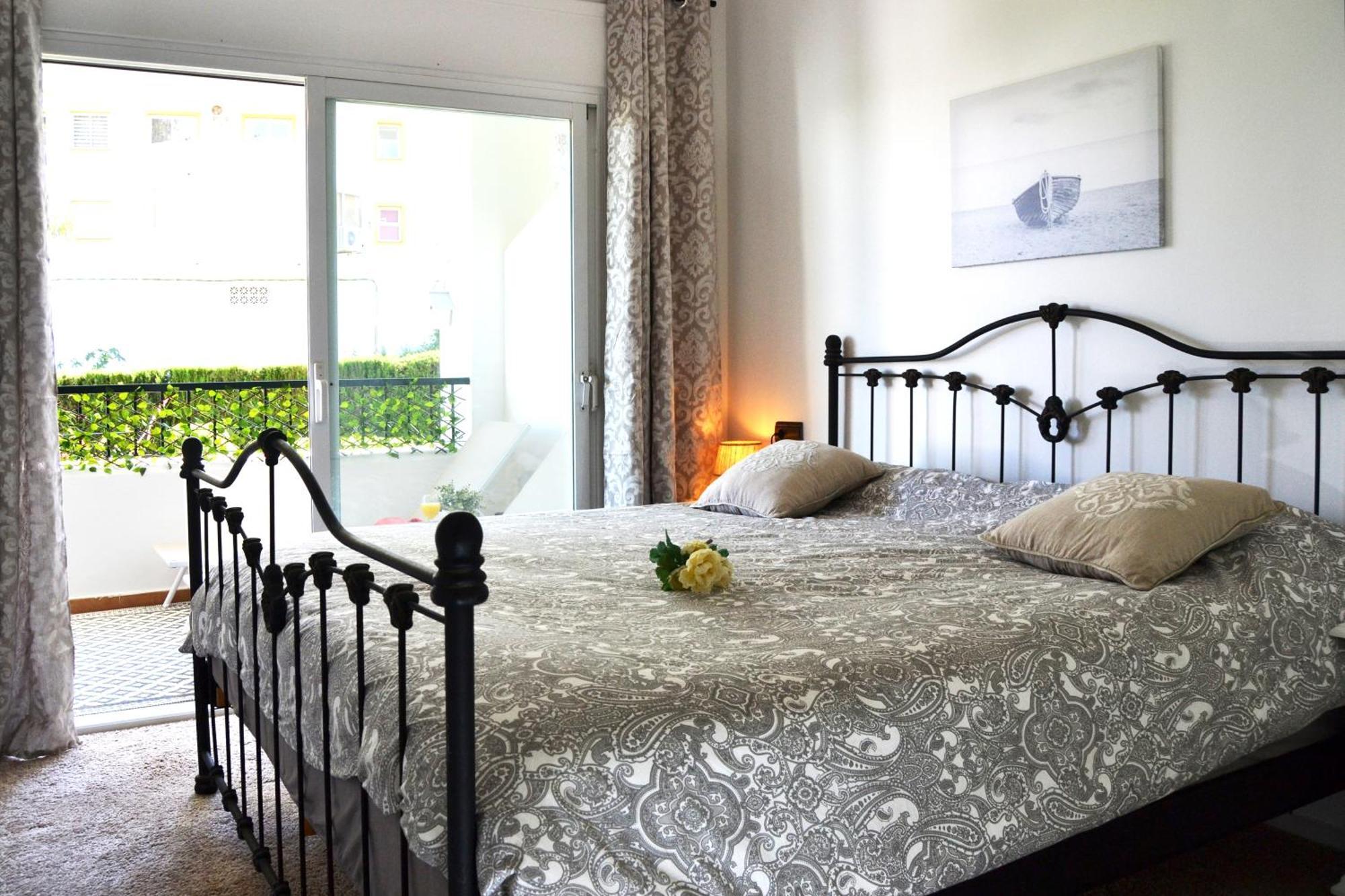 Luxury Garden Apartment - Walking Distance To The Sea Ситио-де-Калаонда Экстерьер фото